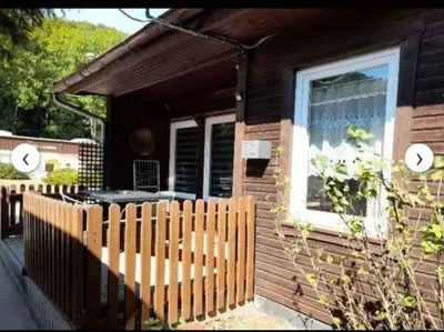 Das Gebäude in dem sich das Ferienhaus befindet