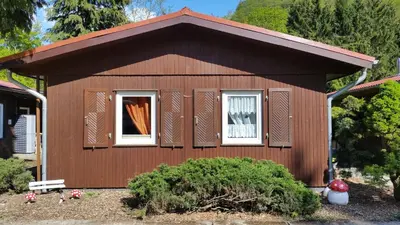 Das Gebäude in dem sich das Ferienhaus befindet