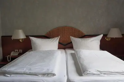 Ein Bett oder Betten in einem Zimmer der Unterkunft Hotel Schlossvilla Derenburg