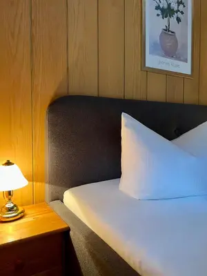 Ein Bett oder Betten in einem Zimmer der Unterkunft Bergcafé Mendorf