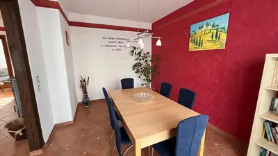 Ein Sitzbereich in der Unterkunft Ferienwohnung am Bodetal mit Wallbox für E-Auto