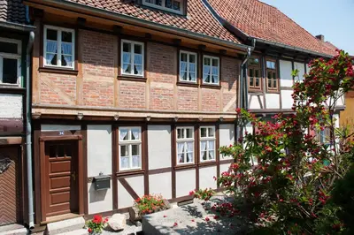 Das Gebäude in dem sich das Ferienhaus befindet