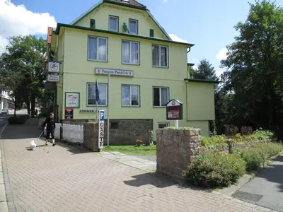 Das Gebäude in dem sich die Pension befindet