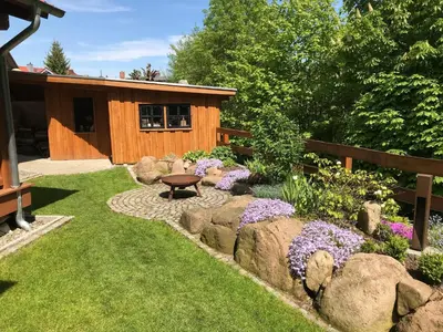 Ein Garten an der Unterkunft Chalets zum Ilsetal , Sport-Chalet
