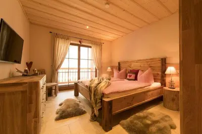 Ein Bett oder Betten in einem Zimmer der Unterkunft Chalets zum Ilsetal , Schloß-Chalet