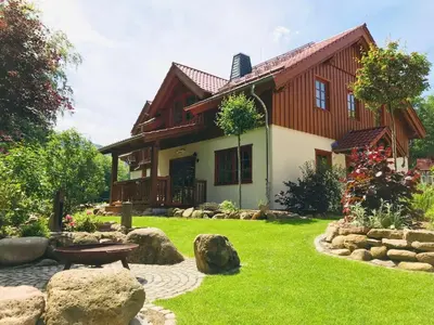 Ein Garten an der Unterkunft Chalets zum Ilsetal, Jagd-Chalet