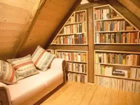 Die Bibliothek in der Pension