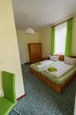 Ein Bett oder Betten in einem Zimmer der Unterkunft Ski und Biker Hotel Villa Sonnenschein Braunlage am Wurmberg