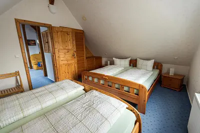 Ein Bett oder Betten in einem Zimmer der Unterkunft Ski und Biker Hotel Villa Sonnenschein Braunlage am Wurmberg