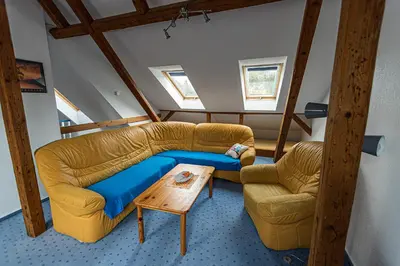 Ein Sitzbereich in der Unterkunft Ski und Biker Hotel Villa Sonnenschein Braunlage am Wurmberg