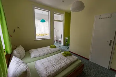 Ein Bett oder Betten in einem Zimmer der Unterkunft Ski und Biker Hotel Villa Sonnenschein Braunlage am Wurmberg