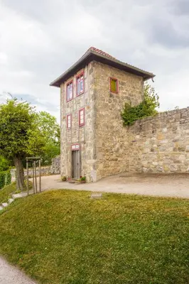 Das Gebäude in dem sich das Ferienhaus befindet
