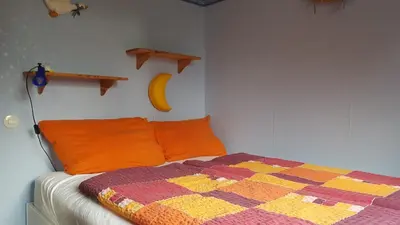 Ein Bett oder Betten in einem Zimmer der Unterkunft Wohnen wie bei Freunden
