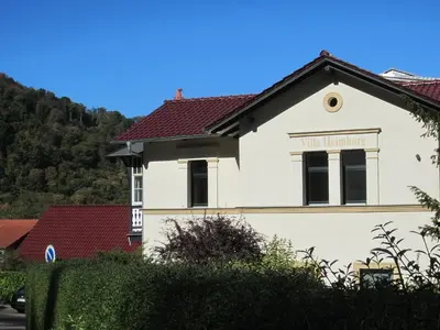Das Gebäude in dem sich die Ferienwohnung befindet
