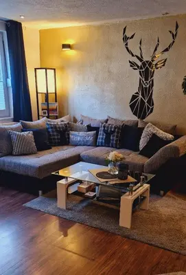 Ein Sitzbereich in der Unterkunft Ferienwohnung Schwarzer Hirsch