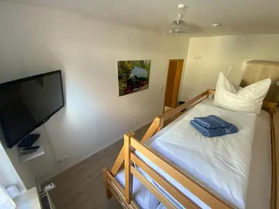 Ein Bett oder Betten in einem Zimmer der Unterkunft Ferienwohnung am Anger