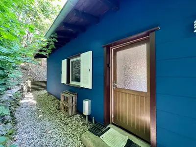 Das Gebäude in dem sich das Ferienhaus befindet