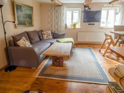 Ein Sitzbereich in der Unterkunft Holz und Fein am Burgberg