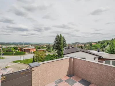 Das Gebäude in dem sich das Ferienhaus befindet