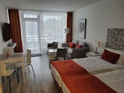 Ein Sitzbereich in der Unterkunft Apartment mit Seeblick Vier Jahreszeiten