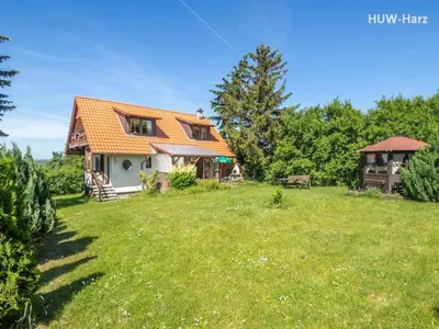 Ein Garten an der Unterkunft Idyllisches Ferienhaus bei Wernigerode