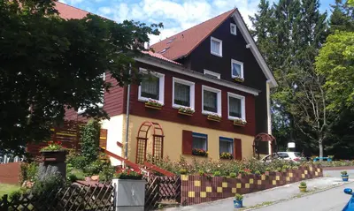 Das Gebäude in dem sich das Hotel befindet