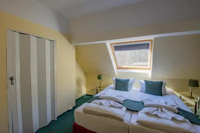 Ein Bett oder Betten in einem Zimmer der Unterkunft Ferien Hotel Villa Südharz