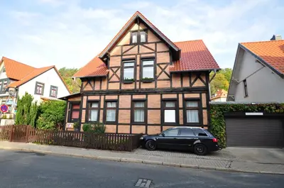 Das Gebäude in dem sich die Ferienwohnung befindet