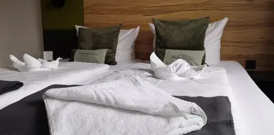 Ein Bett oder Betten in einem Zimmer der Unterkunft HarzHotel Güntersberge