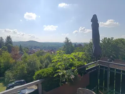 Ein allgemeiner Bergblick oder ein Berglick von der Ferienwohnung aus