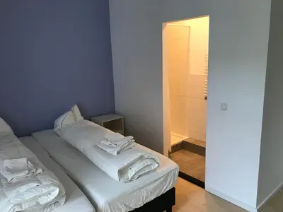Ein Bett oder Betten in einem Zimmer der Unterkunft das weisse Haus am Fluss