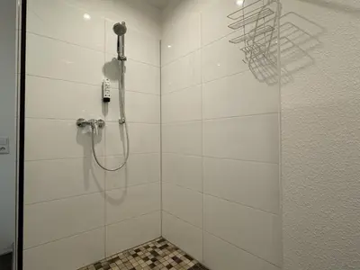 Ein Badezimmer in der Unterkunft Appartementhaus mit Frühstück inklusive
