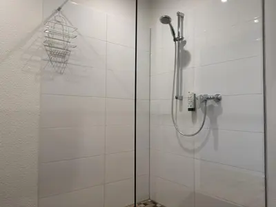 Ein Badezimmer in der Unterkunft Appartementhaus mit Frühstück inklusive
