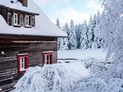 Ferienhäuser, Torfhaus im Winter