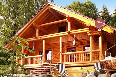 Das Gebäude in dem sich das Ferienhaus befindet