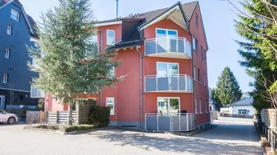 Das Gebäude in dem sich die Ferienwohnung befindet