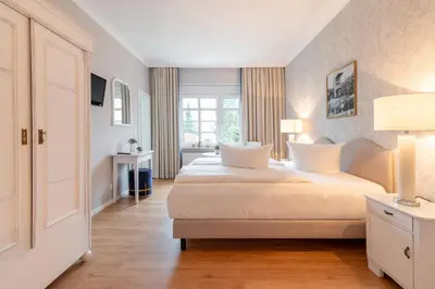 Ein Bett oder Betten in einem Zimmer der Unterkunft Hotel Am Sommerbad
