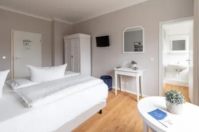 Ein Bett oder Betten in einem Zimmer der Unterkunft Hotel Am Sommerbad