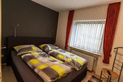 Ein Bett oder Betten in einem Zimmer der Unterkunft Ferienwohnung Brunnenbach II