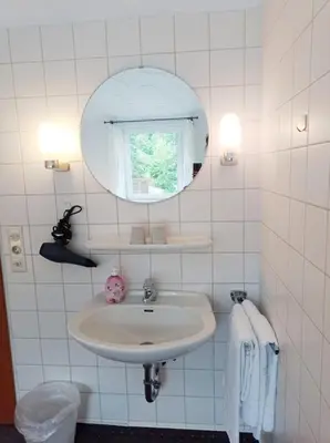 Ein Badezimmer in der Unterkunft Pension Sonnenhof