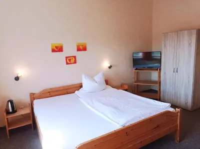 Ein Bett oder Betten in einem Zimmer der Unterkunft Pension Sonnenhof