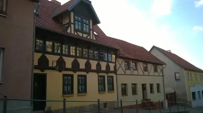Das Gebäude in dem sich die Ferienwohnung befindet