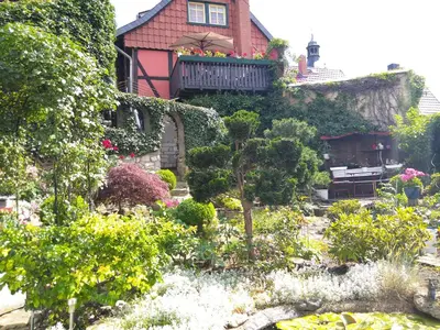 Ein Garten an der Unterkunft Urlaub im Fachwerkhaus
