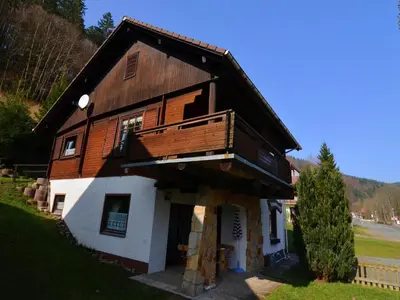 Das Gebäude in dem sich das Ferienhaus befindet