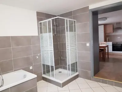 Ein Badezimmer in der Unterkunft FeWo Königstein 2