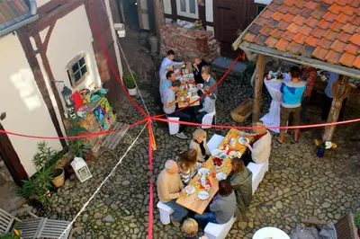 Gäste, die in der Unterkunft himmlischer Hof - Juwel von 1477 mit P, romantischer Innenhof, Kamin, Öko, Denkmal übernachten