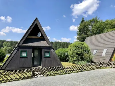 Das Gebäude in dem sich das Ferienhaus befindet
