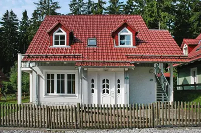 Das Gebäude in dem sich das Ferienhaus befindet