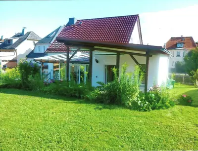 Ein Garten an der Unterkunft Ferienwohnung Bergblick - inklusive Bodetal Therme
