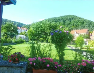 Ein allgemeiner Bergblick oder ein Berglick von der Ferienwohnung aus